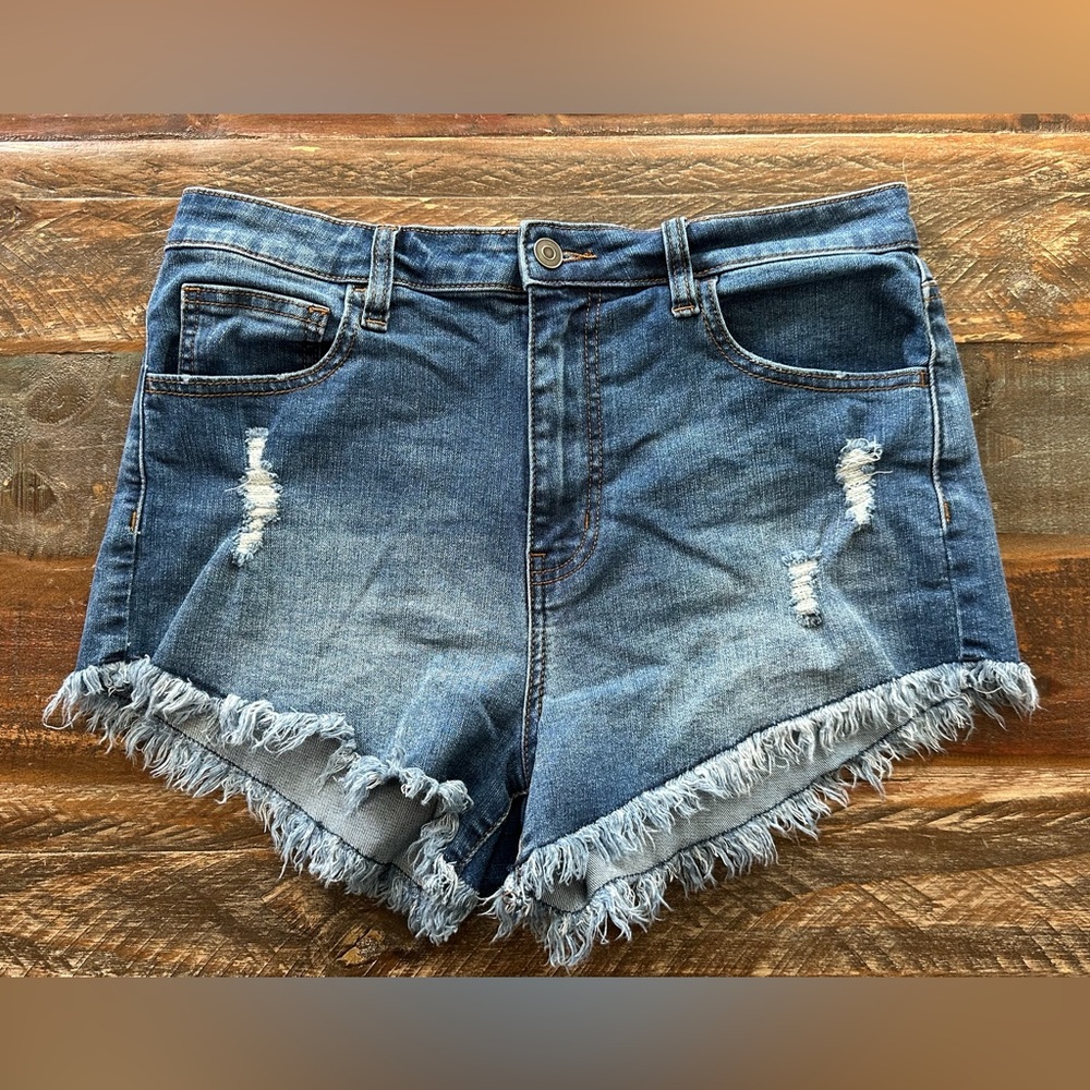 No Boundaries Women’s Junior 11 Distressed Frayed Hem Denim Shorts | SKU 0610